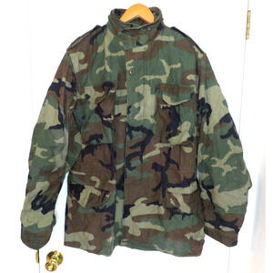 US Army Men's Cold Weather Field Coat Camouflage Jacket Golden Mfg. - Size M